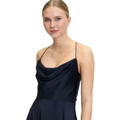 Abendkleid mit Wasserfallausschnitt