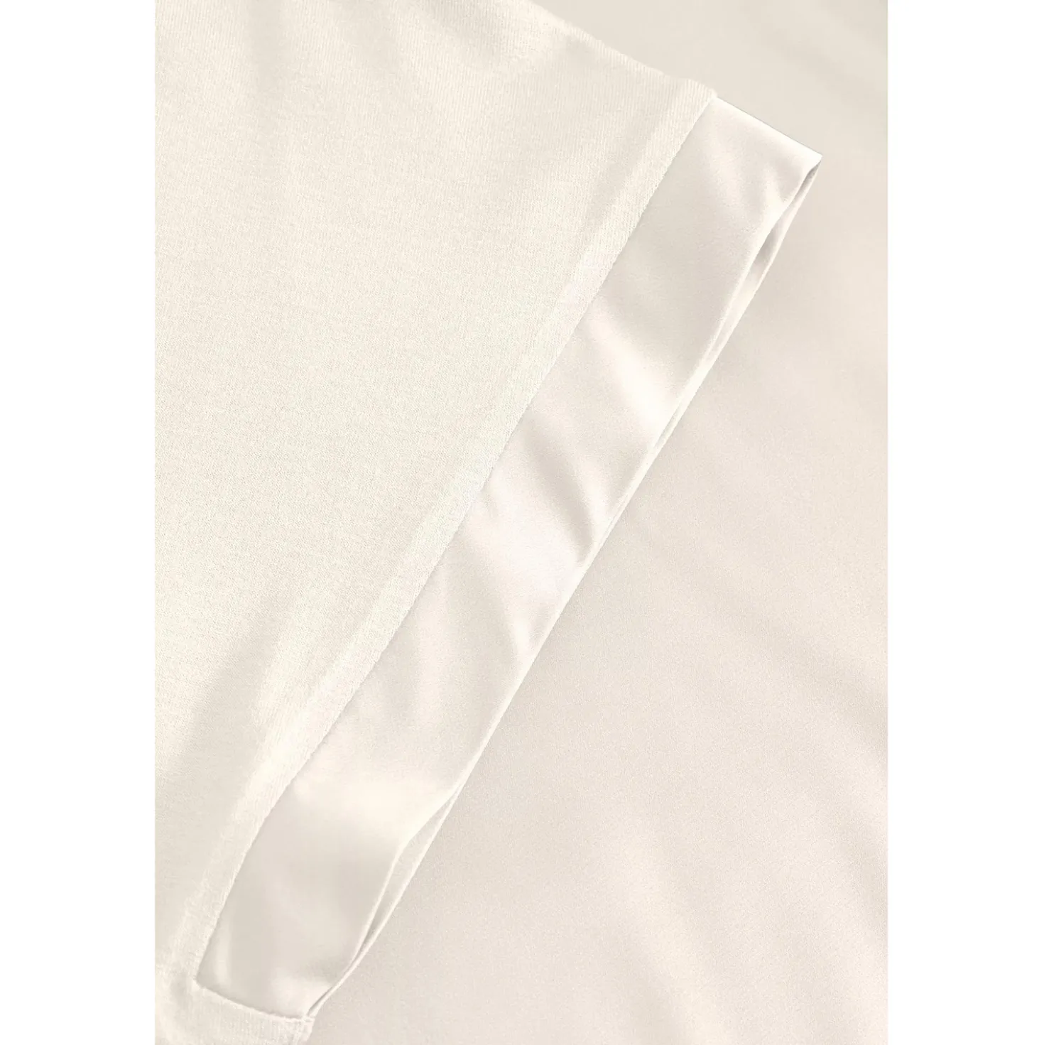 Bluse mit Kontrastsaum