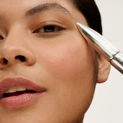 Dream Sheen Brow Glaze - Getöntes Augenbrauen Styling- und Fixiergel - MEDIUM