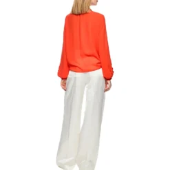 Feminine bluse mit volant