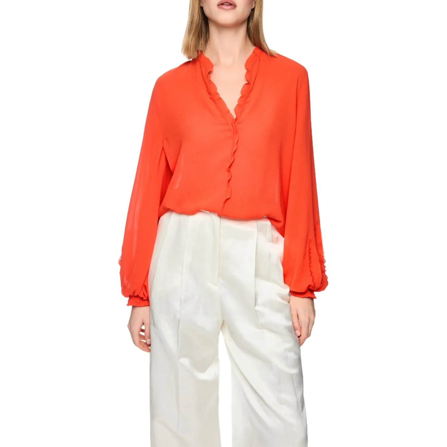 Feminine bluse mit volant