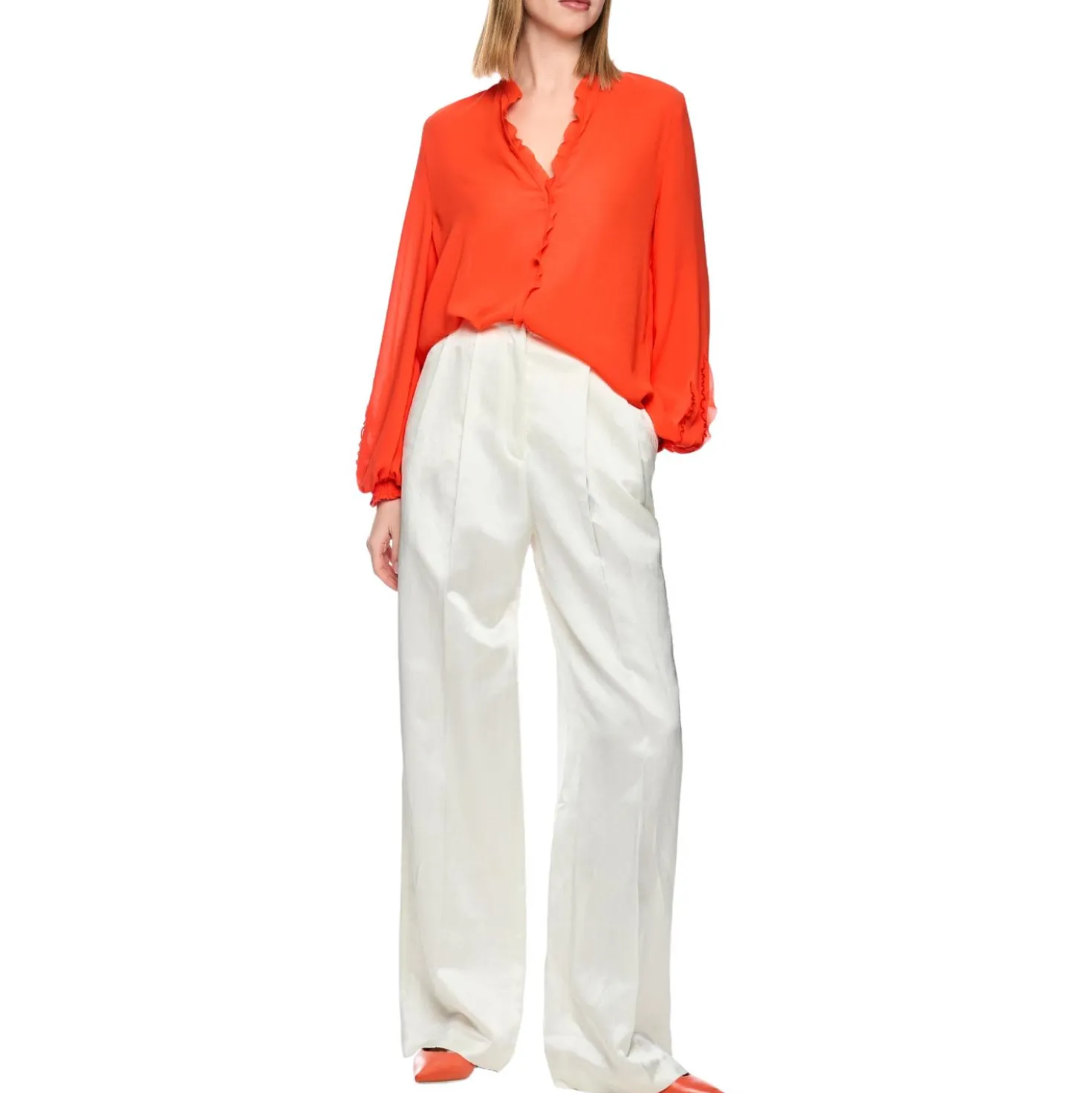 Feminine bluse mit volant
