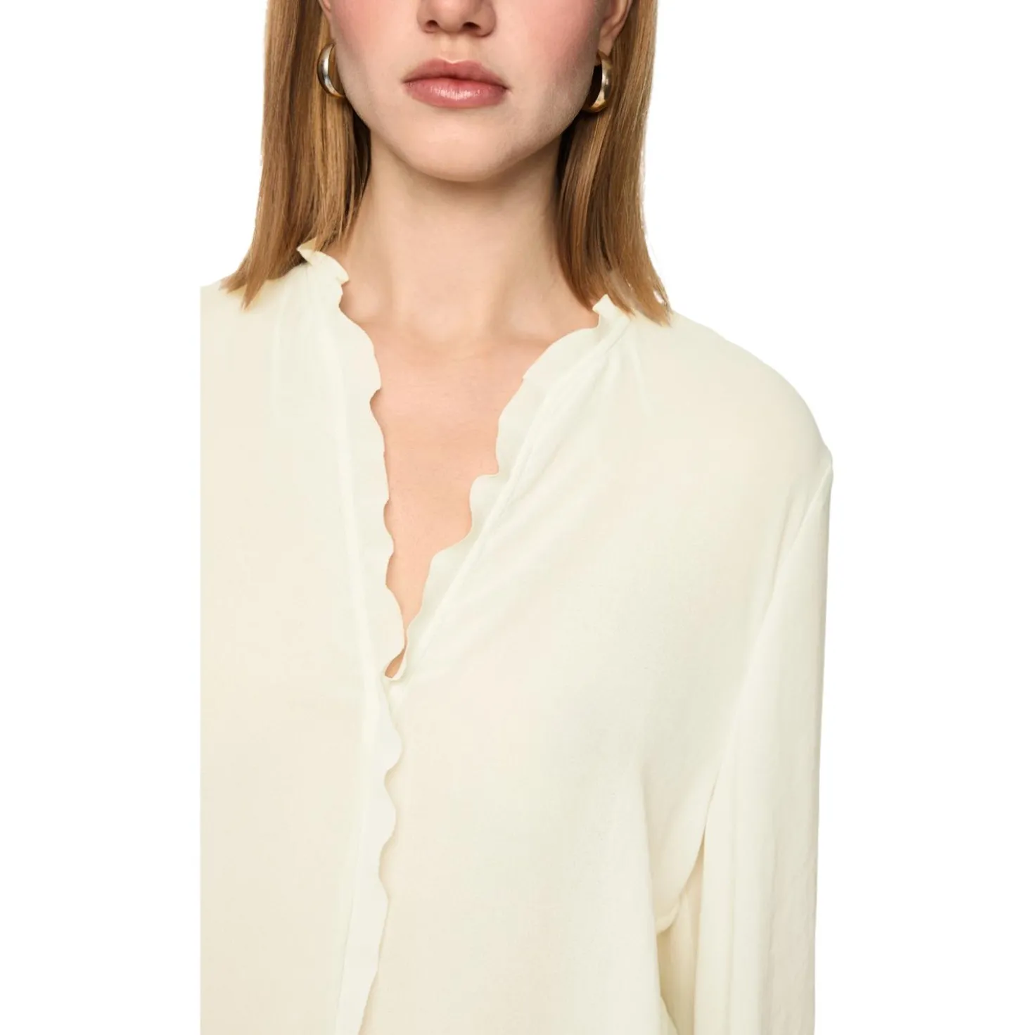 Feminine bluse mit volant