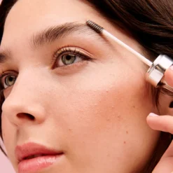 Fluff Up Brow Wax - Flexibles Augenbrauen-Stylingwachs