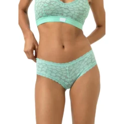 Hipster Savage Lace