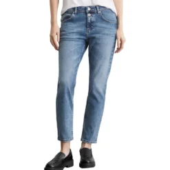 Jeans Model Theda boyfriend