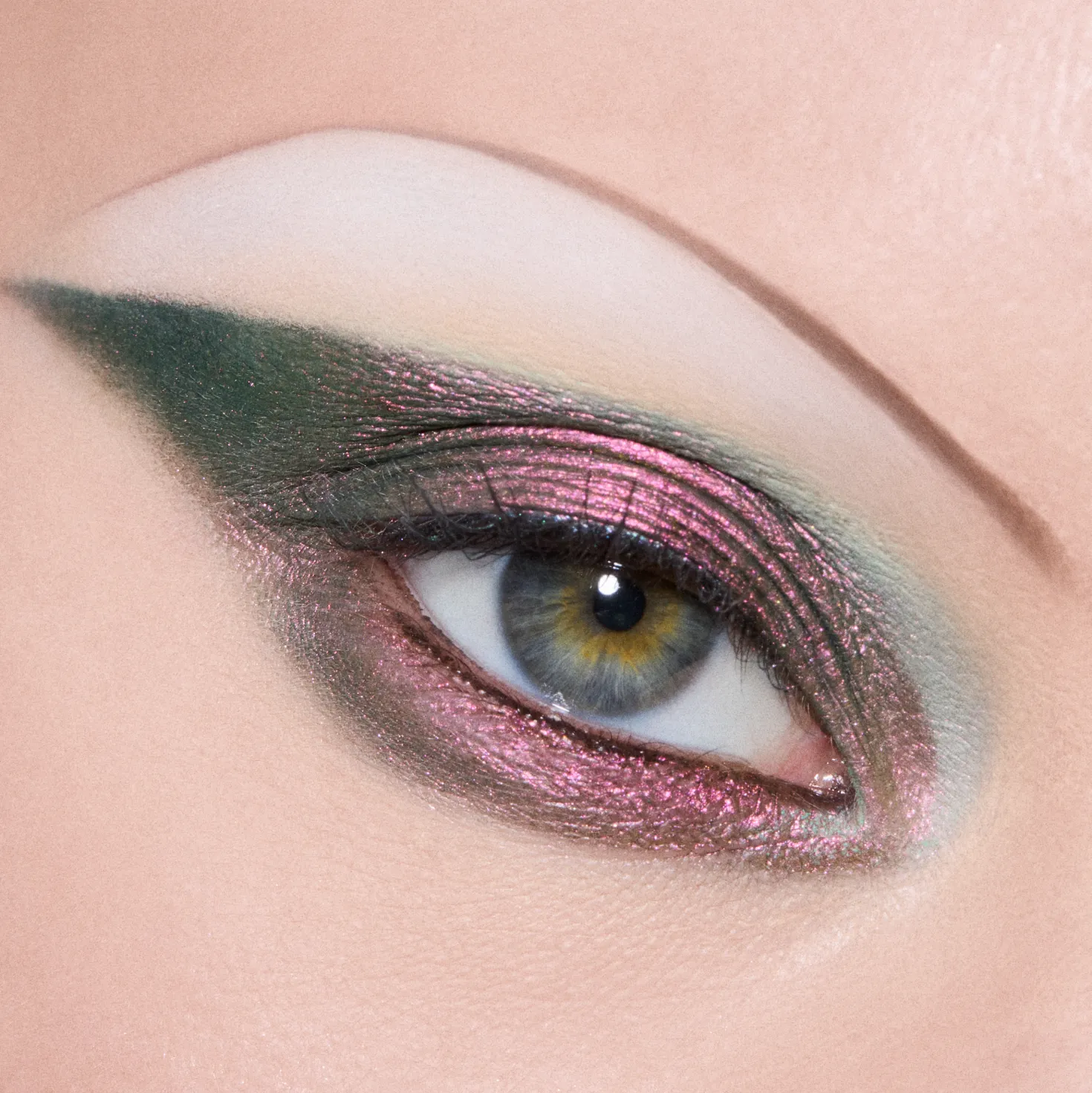 Multichrome Single Eye Shadow Compact