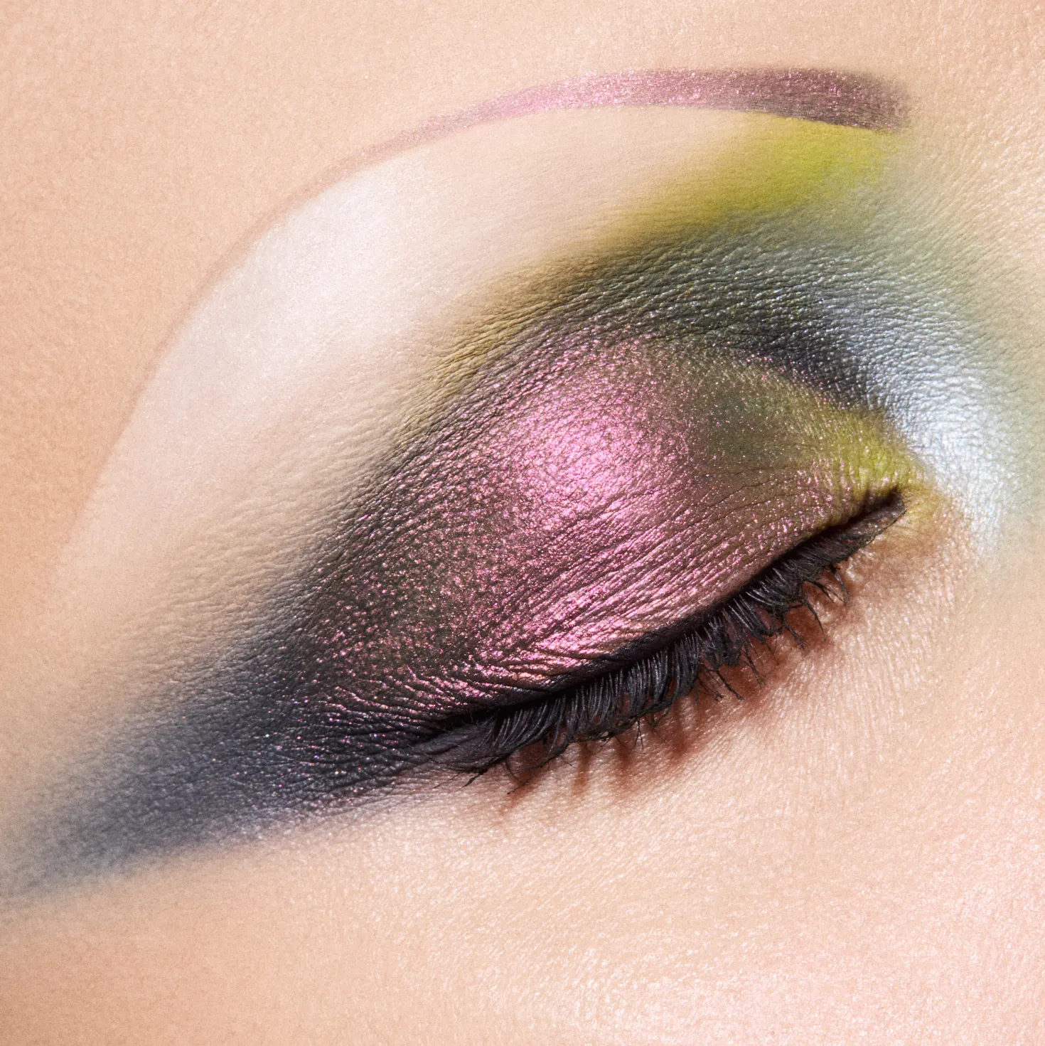 Multichrome Single Eye Shadow Compact
