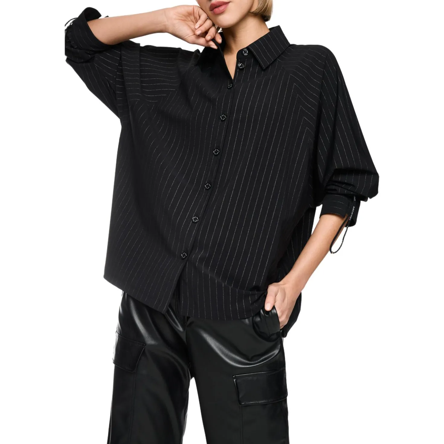 Nadelstreifen-bluse mit fledermausärmel