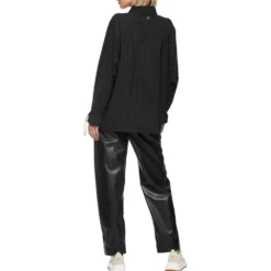Nadelstreifen-bluse mit fledermausärmel