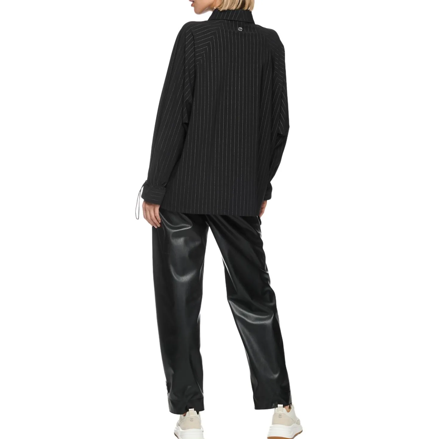 Nadelstreifen-bluse mit fledermausärmel