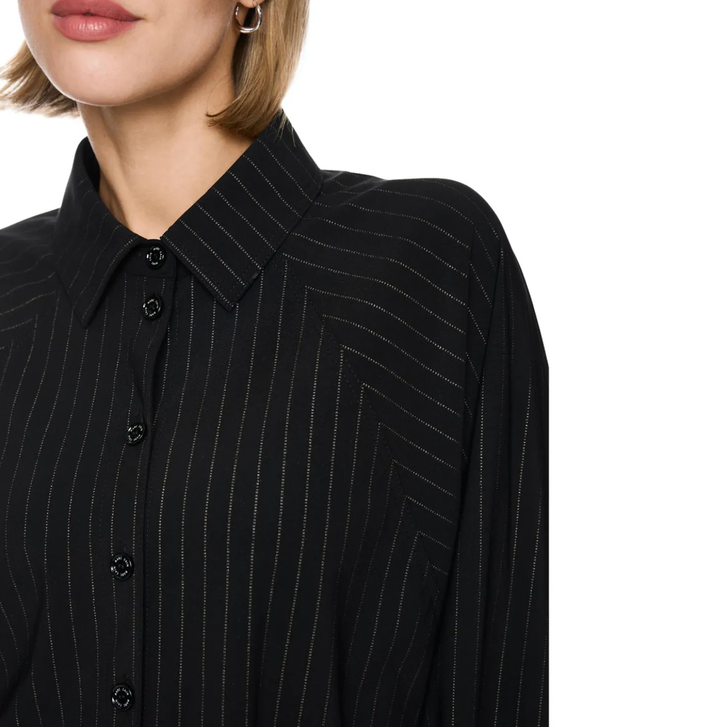 Nadelstreifen-bluse mit fledermausärmel