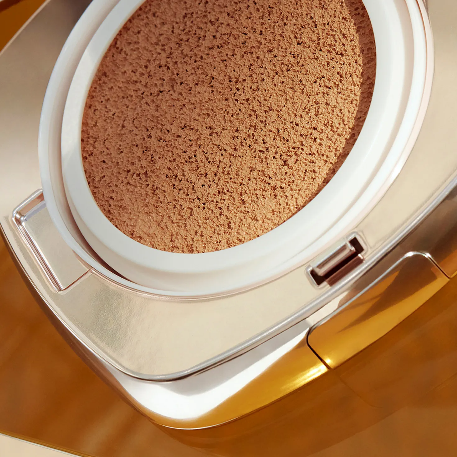 The Luminous Lifting Cushion Foundation SPF 20