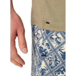 T-shirt v-ausschnitt